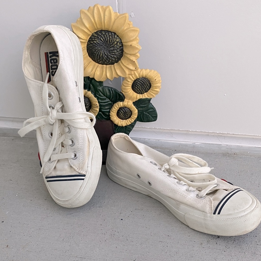 White Retro Old School Pro-Keds Low Top Lace Up Sneakers Red and Navy Detailing